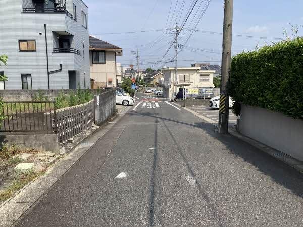前面道路含む外観