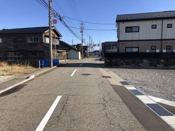 前面道路含む外観