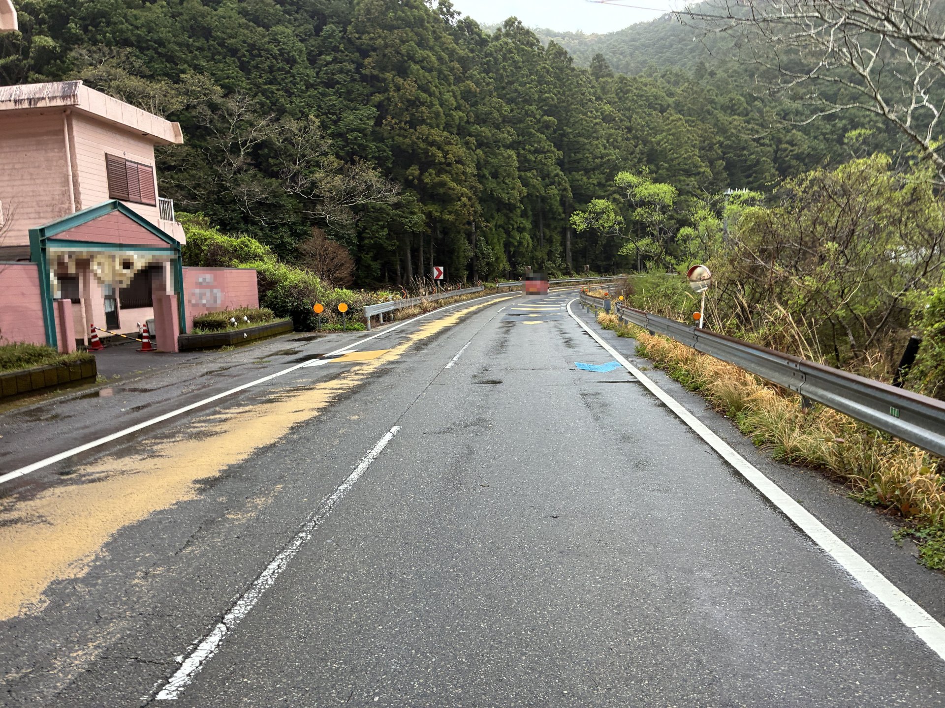 前面道路含む外観