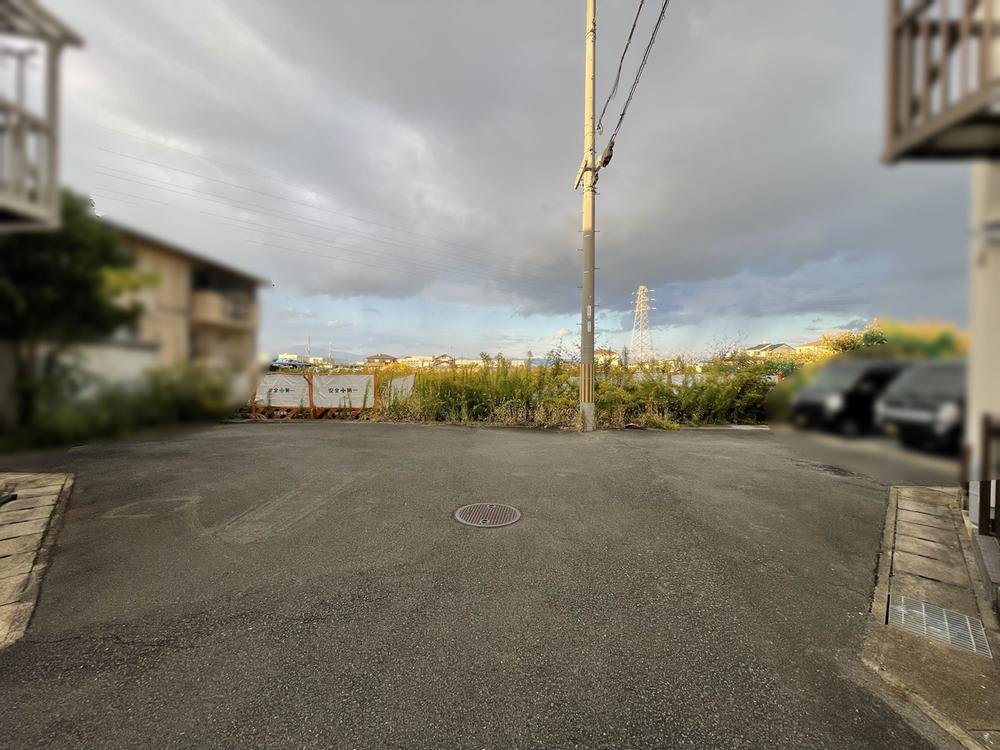 前面道路含む外観