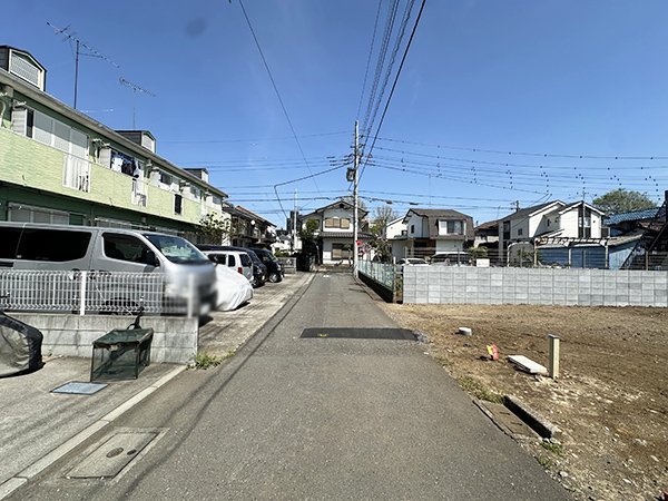前面道路含む外観