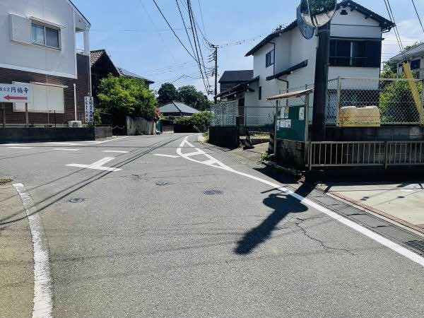 前面道路含む外観