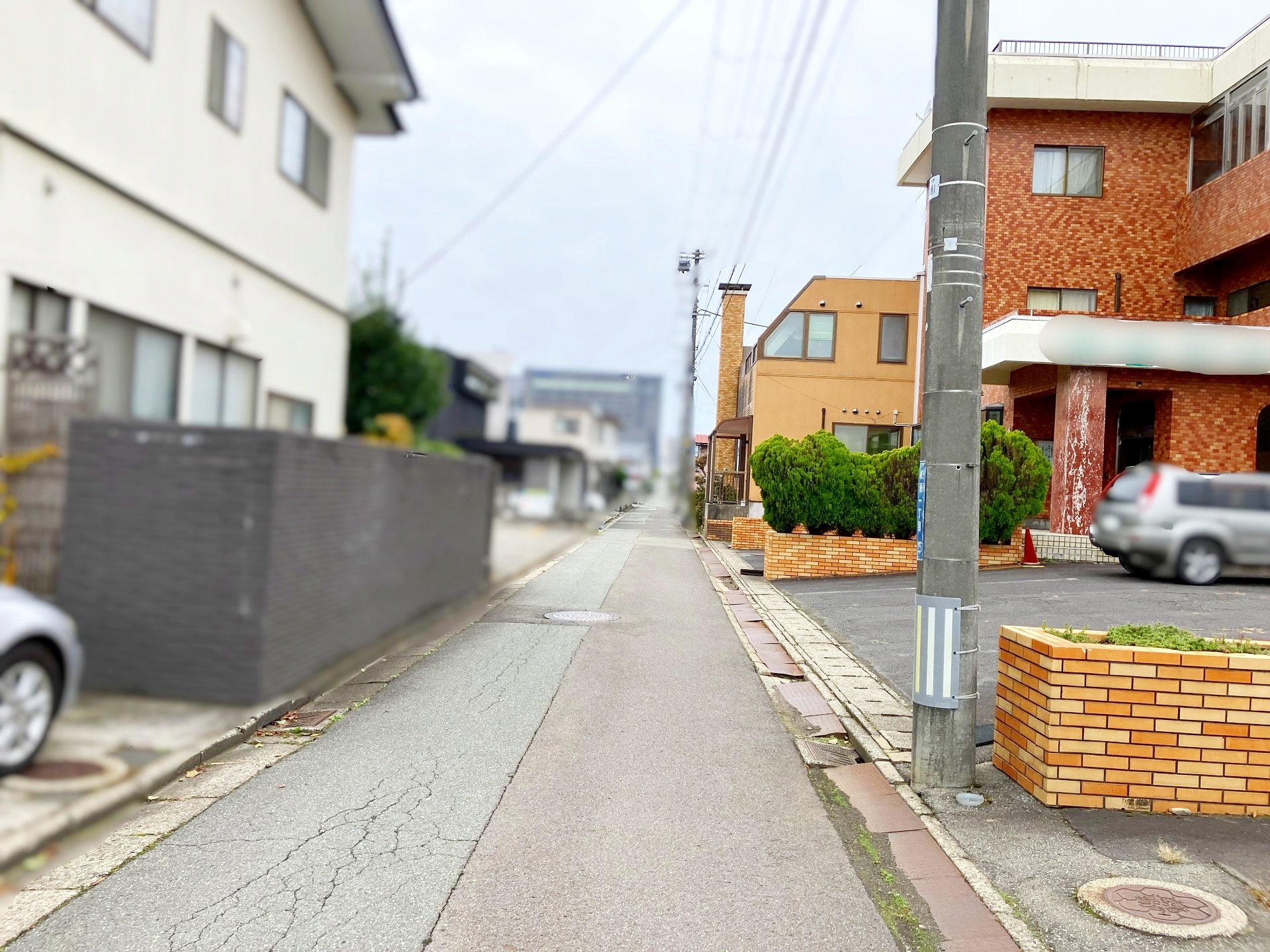 前面道路含む外観