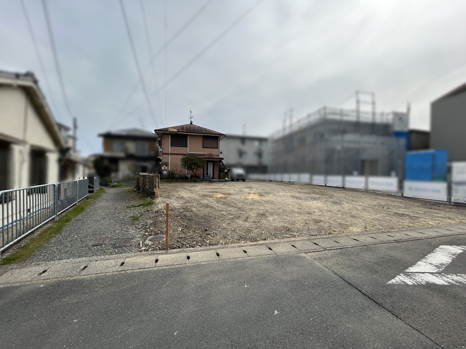 前面道路含む外観