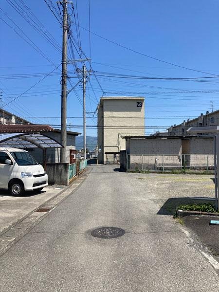 前面道路含む外観