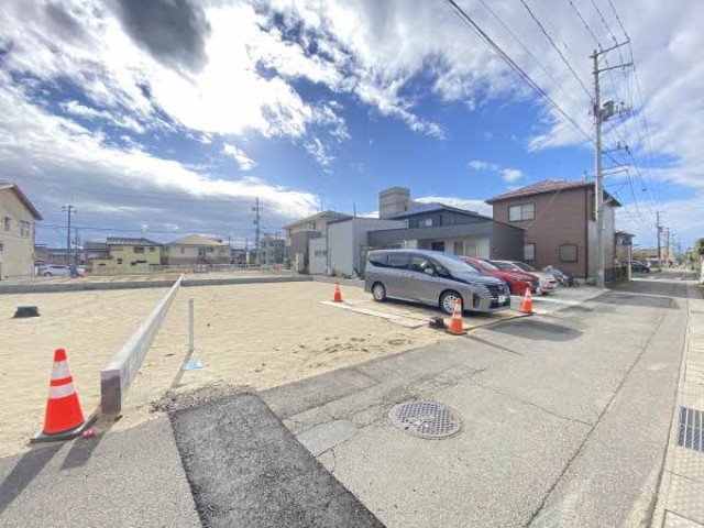 前面道路含む外観