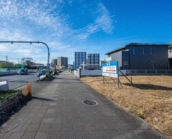 前面道路含む外観