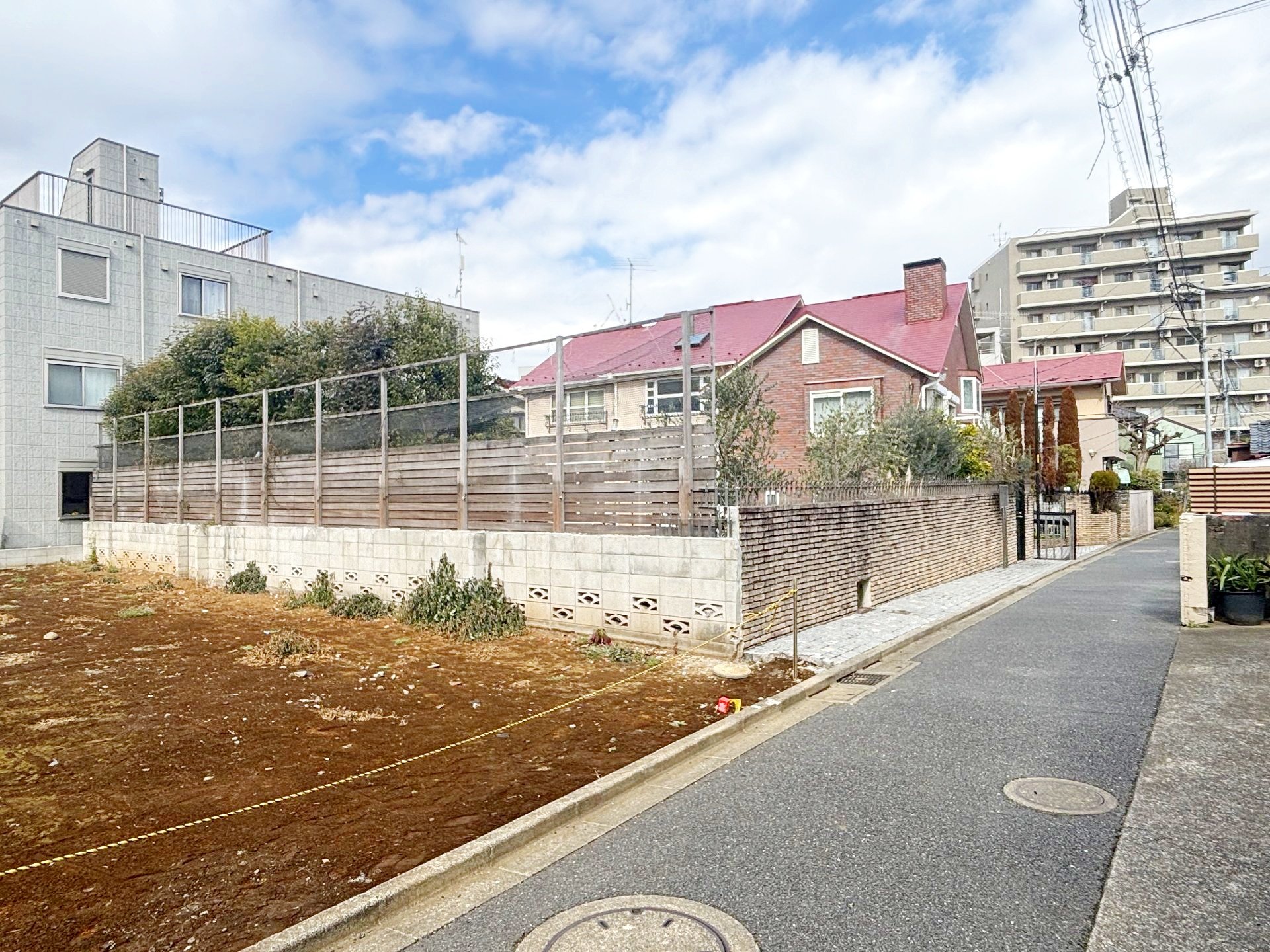 前面道路含む外観