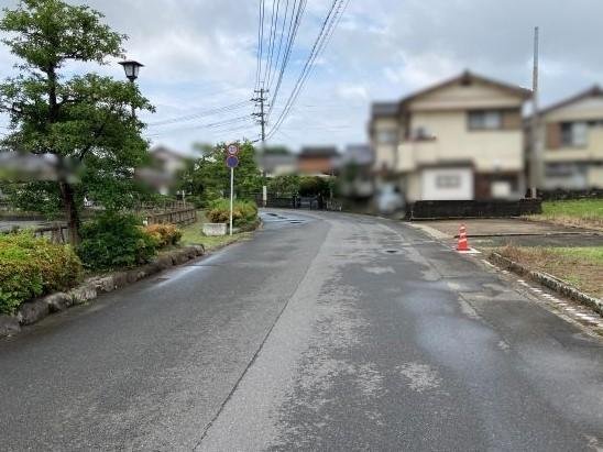 前面道路含む外観