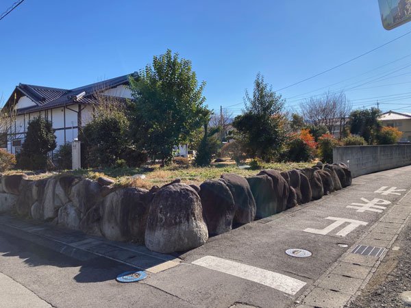 前面道路含む外観