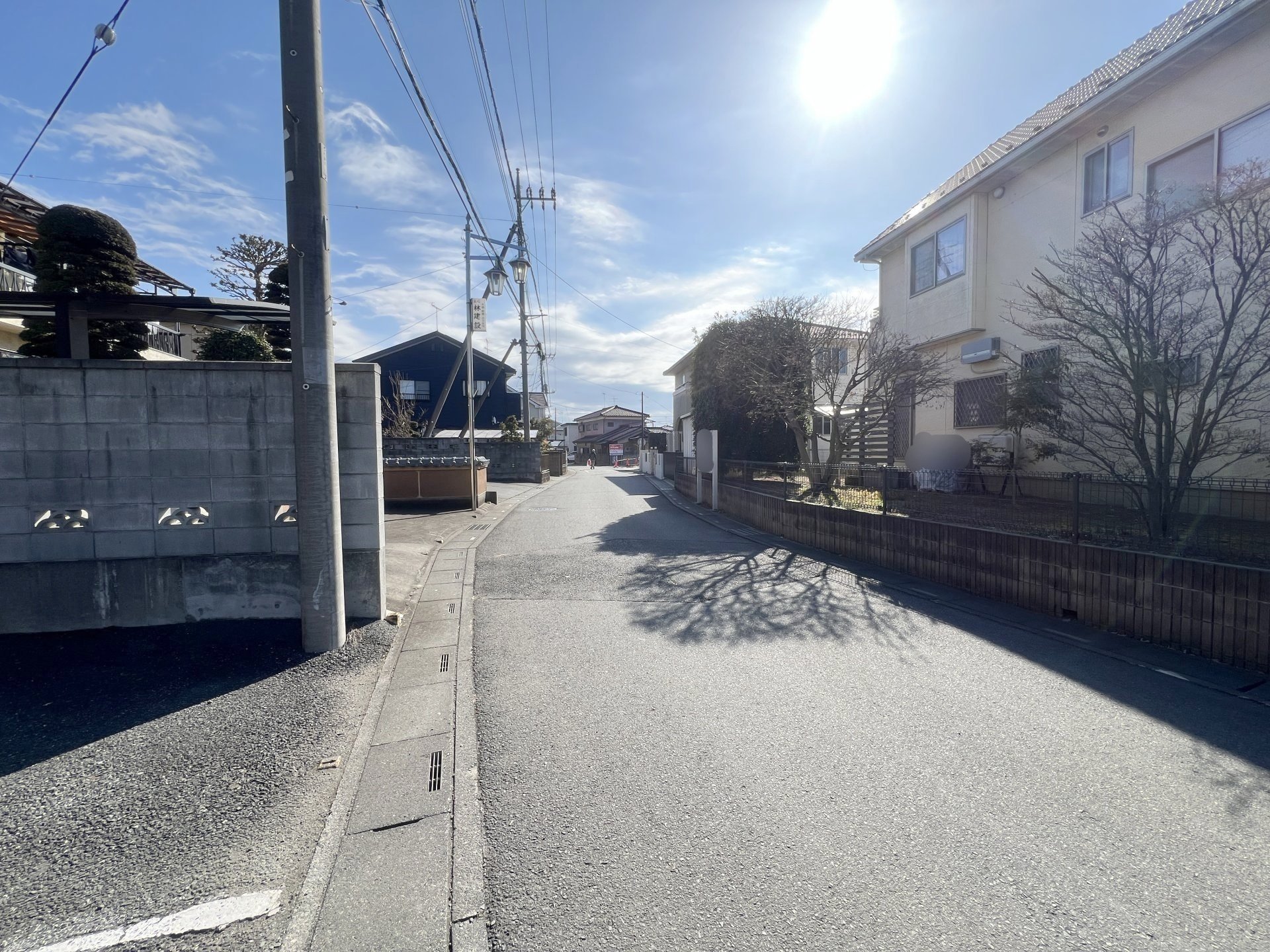 前面道路含む外観