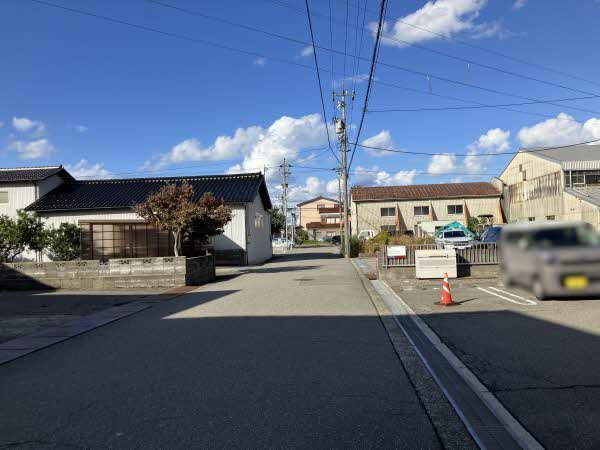 前面道路含む外観