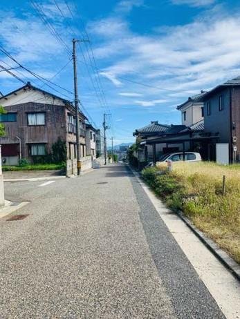 前面道路含む外観