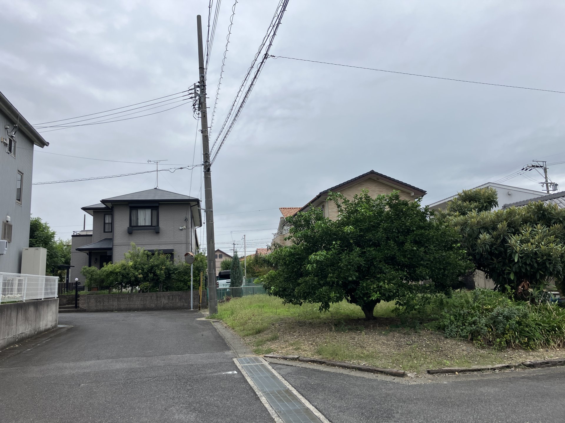 前面道路含む外観