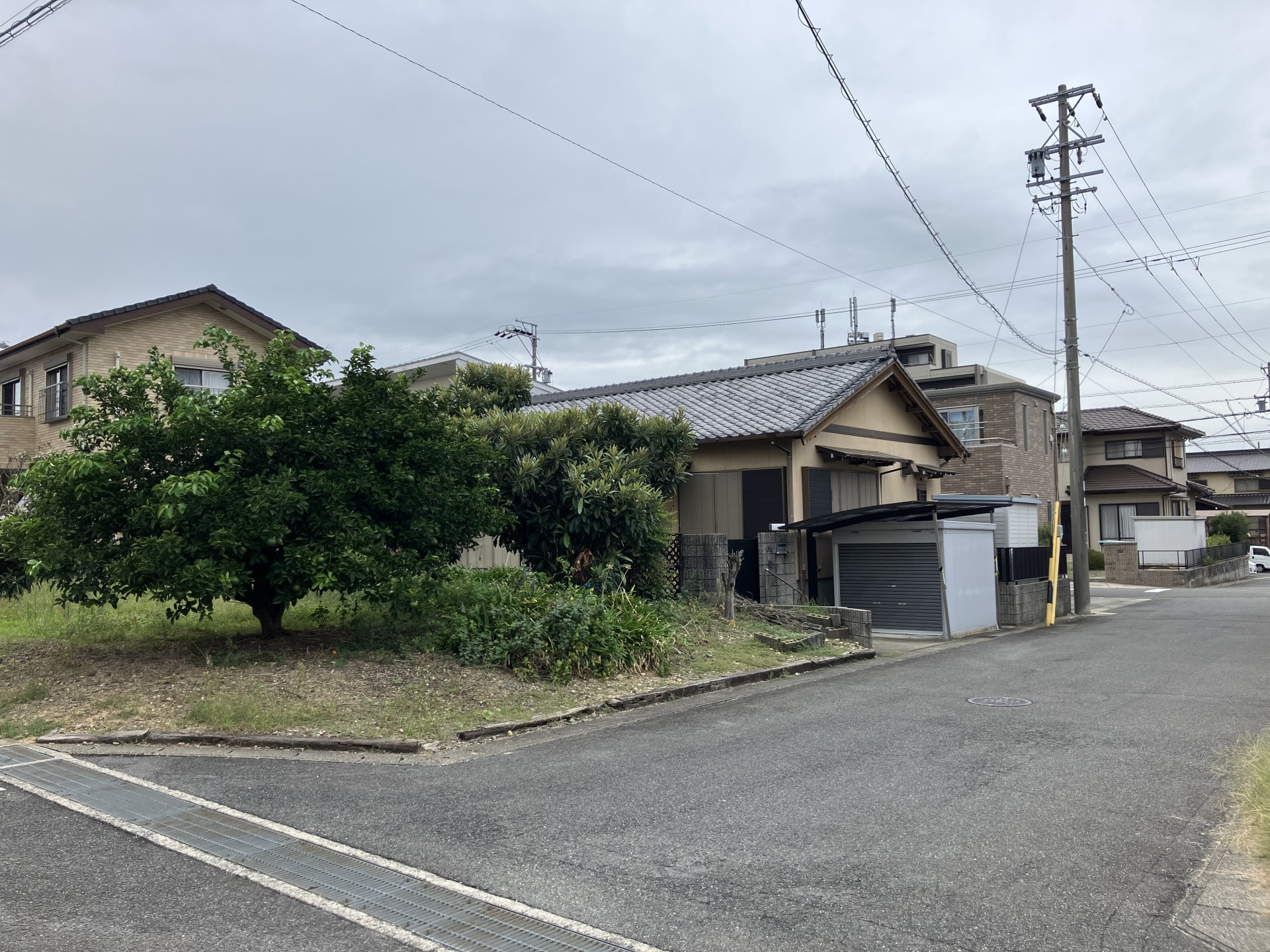 前面道路含む外観
