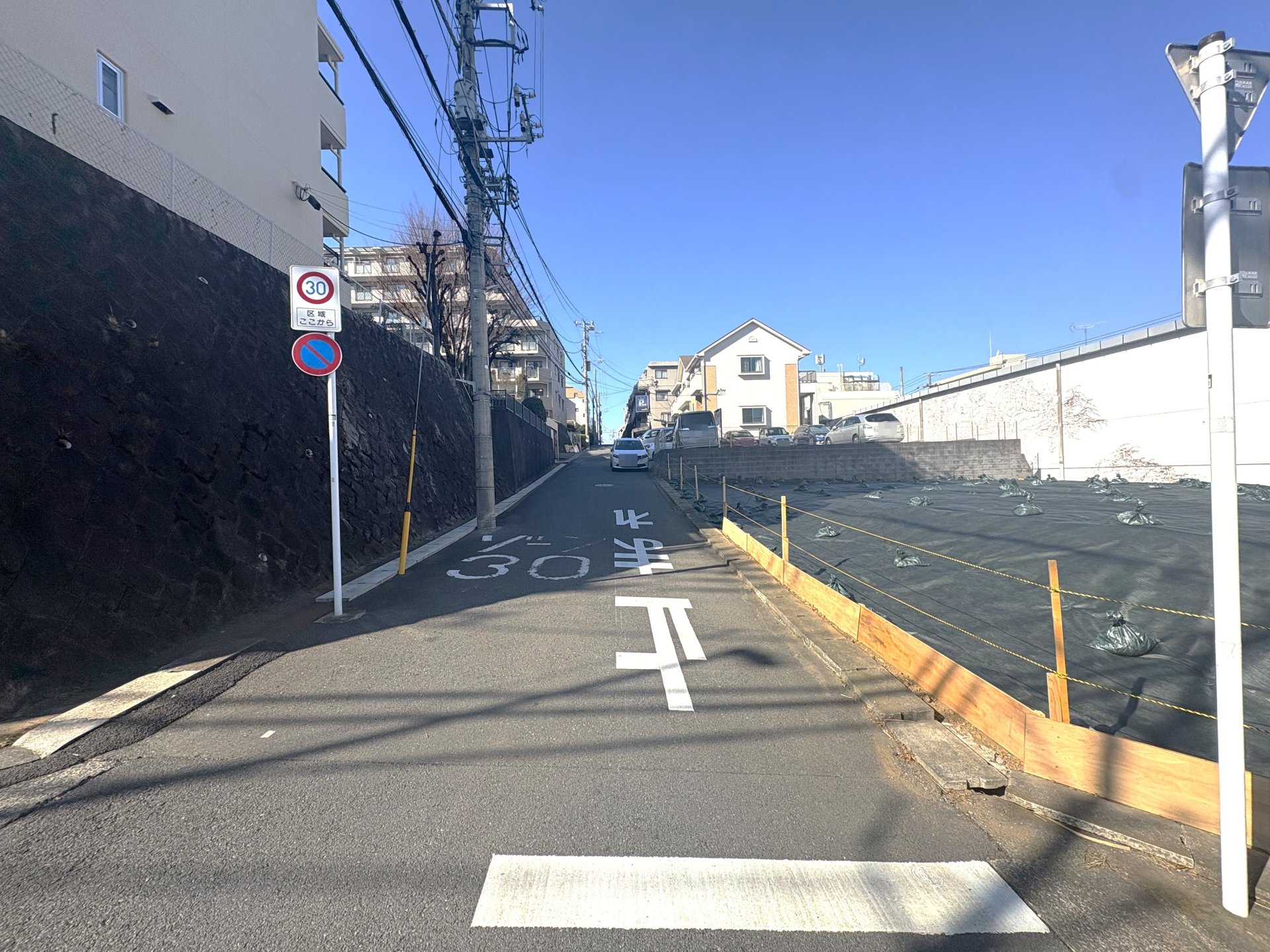 前面道路含む外観