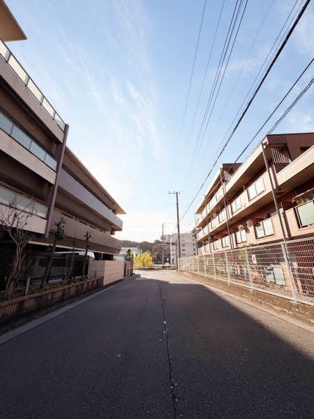 前面道路含む外観