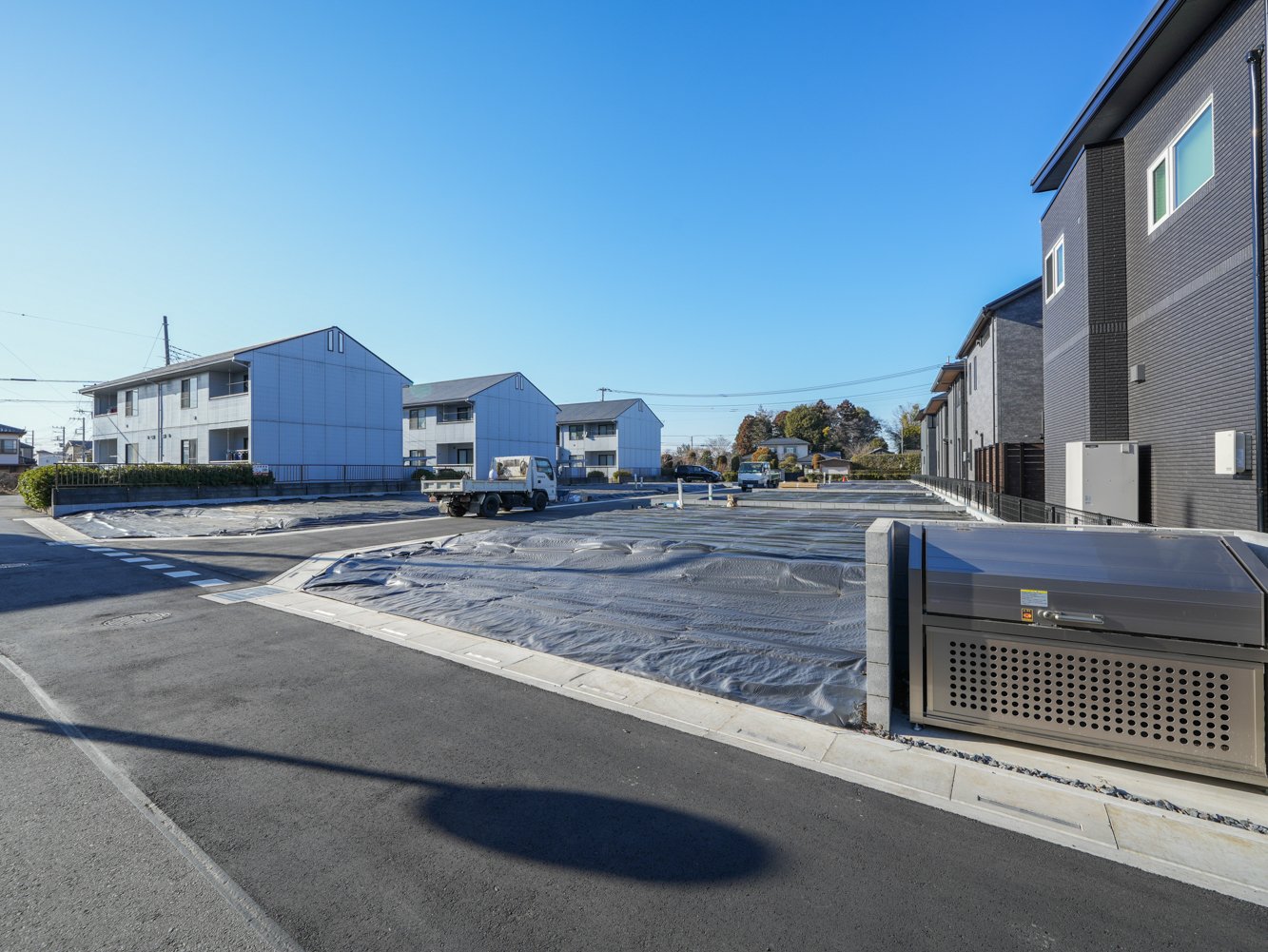 前面道路含む外観