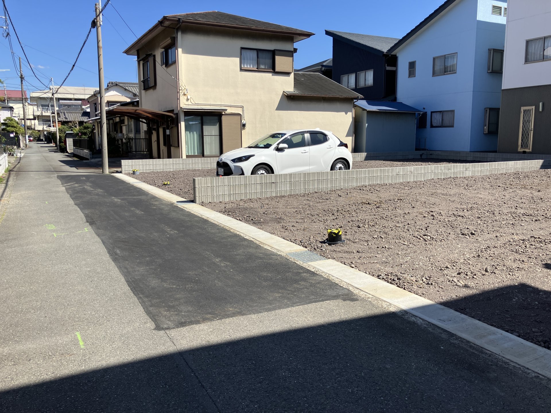 前面道路含む外観