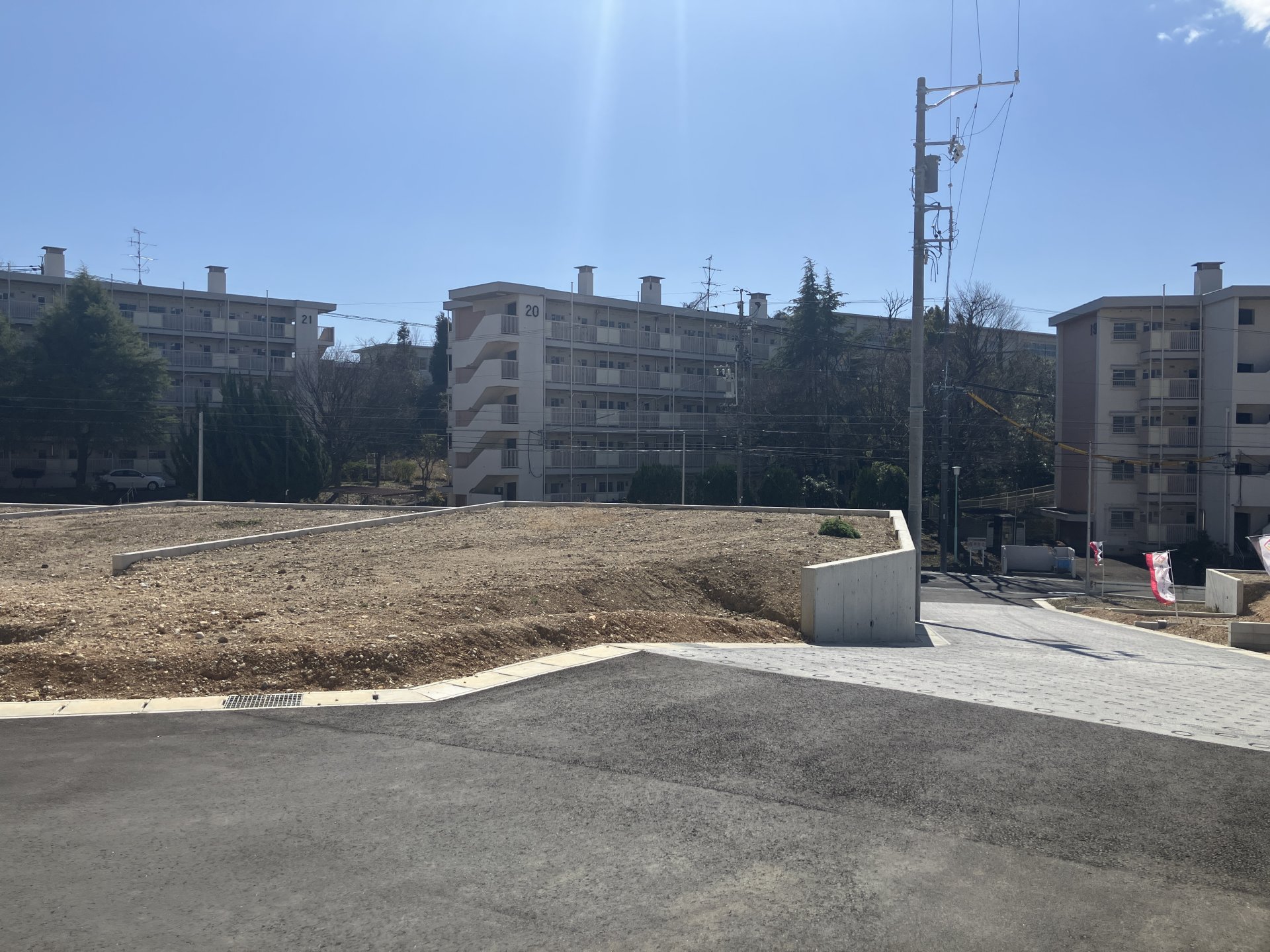 前面道路含む外観