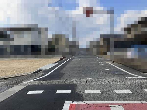 前面道路含む外観