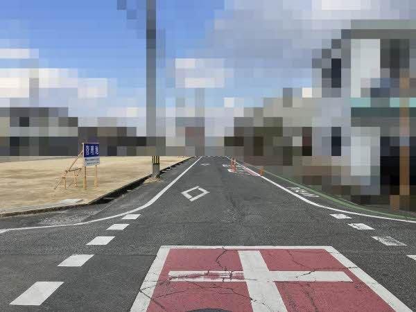 前面道路含む外観