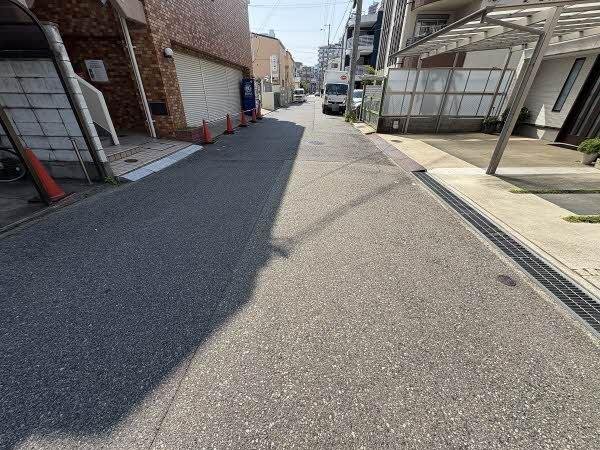 前面道路含む外観