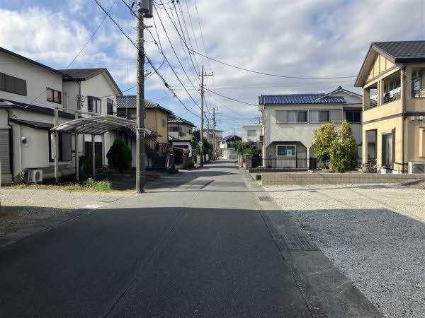 前面道路含む外観