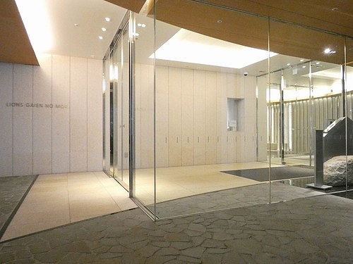 部屋探しは株式会社 タウンハウジング までお気軽にお問合せ下さい。
クレジットカード決済・首都圏を中心直営143店舗 仲介件数全国2位の豊富な実績!諸費用・審査等・何でもご相談下さい。