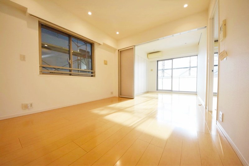 お部屋探しは株式会社 タウンハウジング までお気軽にお問合せ下さい。
クレジットカード決済・首都圏を中心直営143店舗 仲介件数全国2位の豊富な実績!諸費用・審査等・何でもご相談下さい。