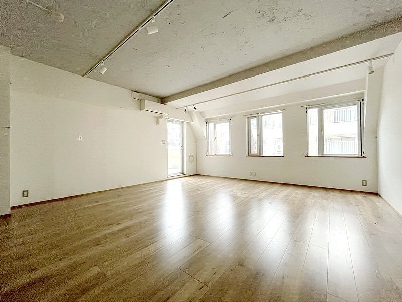 お問合せは(株)タウンハウジングレジデンス事業部【03-5563-9055】までお気軽にお問合せ下さい。