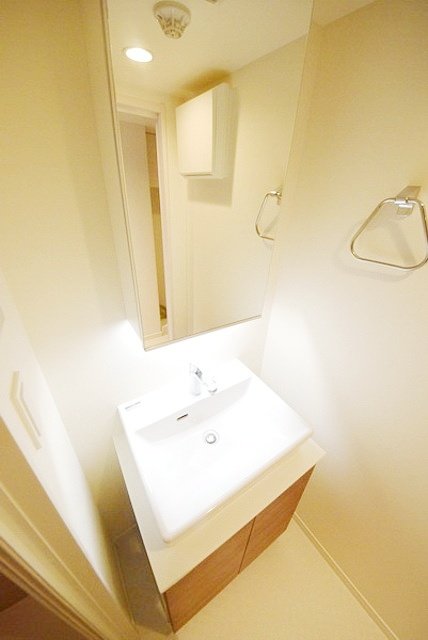 お部屋探しは株式会社 タウンハウジング までお気軽にお問合せ下さい。
クレジットカード決済・首都圏を中心直営143店舗 仲介件数全国2位の豊富な実績!諸費用・審査等・何でもご相談下さい。