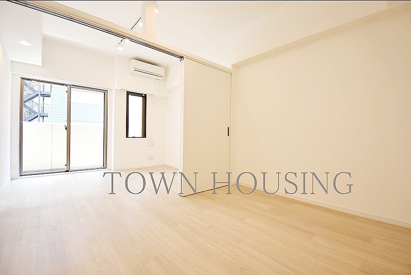 お部屋探しは株式会社 タウンハウジング までお気軽にお問合せ下さい。
クレジットカード決済・首都圏を中心直営143店舗 仲介件数全国2位の豊富な実績!諸費用・審査等・何でもご相談下さい。