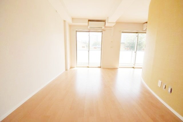 お部屋探しは株式会社 タウンハウジング までお気軽にお問合せ下さい。
クレジットカード決済・首都圏を中心直営143店舗 仲介件数全国2位の豊富な実績!諸費用・審査等・何でもご相談下さい。