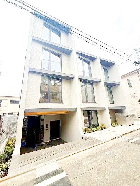 お部屋探しは株式会社 タウンハウジング までお気軽にお問合せ下さい。
クレジットカード決済・首都圏を中心直営143店舗 仲介件数全国2位の豊富な実績!諸費用・審査等・何でもご相談下さい。